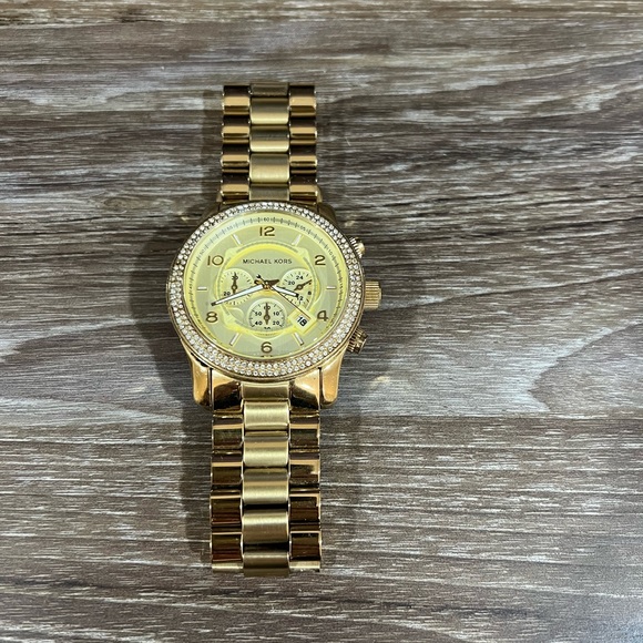 MICHAEL KORS GOLD WATCH WITH CRYSTAL DETAIL - Picture 6 of 11